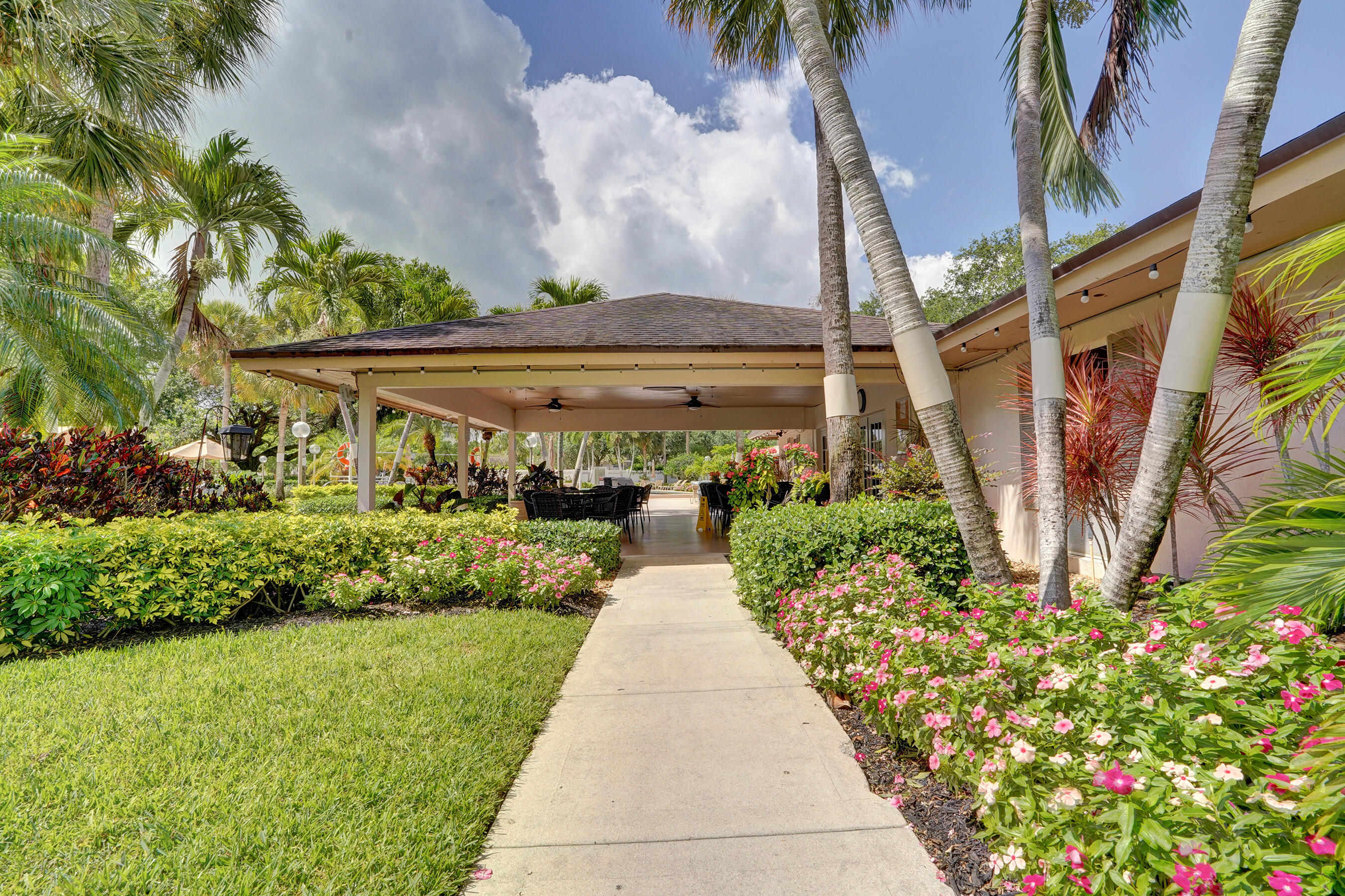 NO 117 PALM-AIRE COUNTRY CLUB - Residential