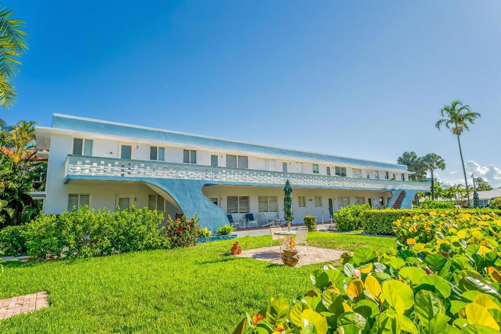 Photo of 1006 Casuarina Road #11, Delray Beach, FL 33483 (MLS # R11035625)