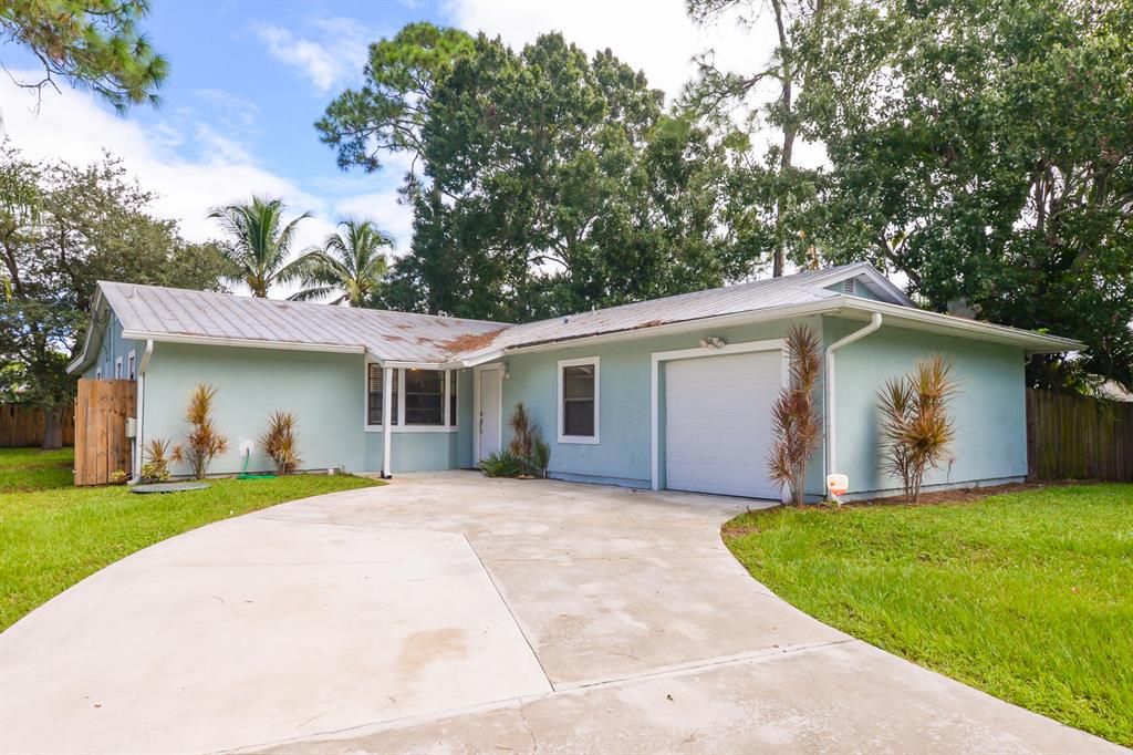 Photo of 1409 SW Medina Avenue, Port Saint Lucie, FL 34953 (MLS # R10748181)