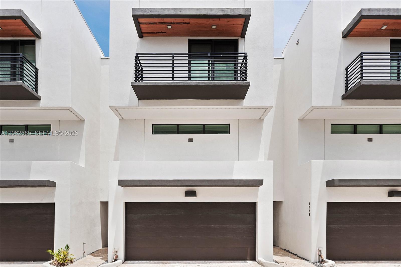 1054 N VICTORIA PARK Road