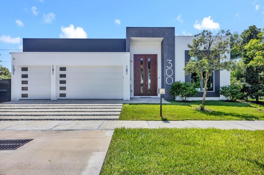 Photo of 300 NE 21st Court, Wilton Manors, FL 33305 (MLS # B26035910)