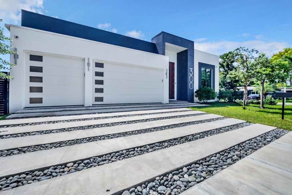 Photo of 300 NE 21st Court, Wilton Manors, FL 33305 (MLS # B26035910)