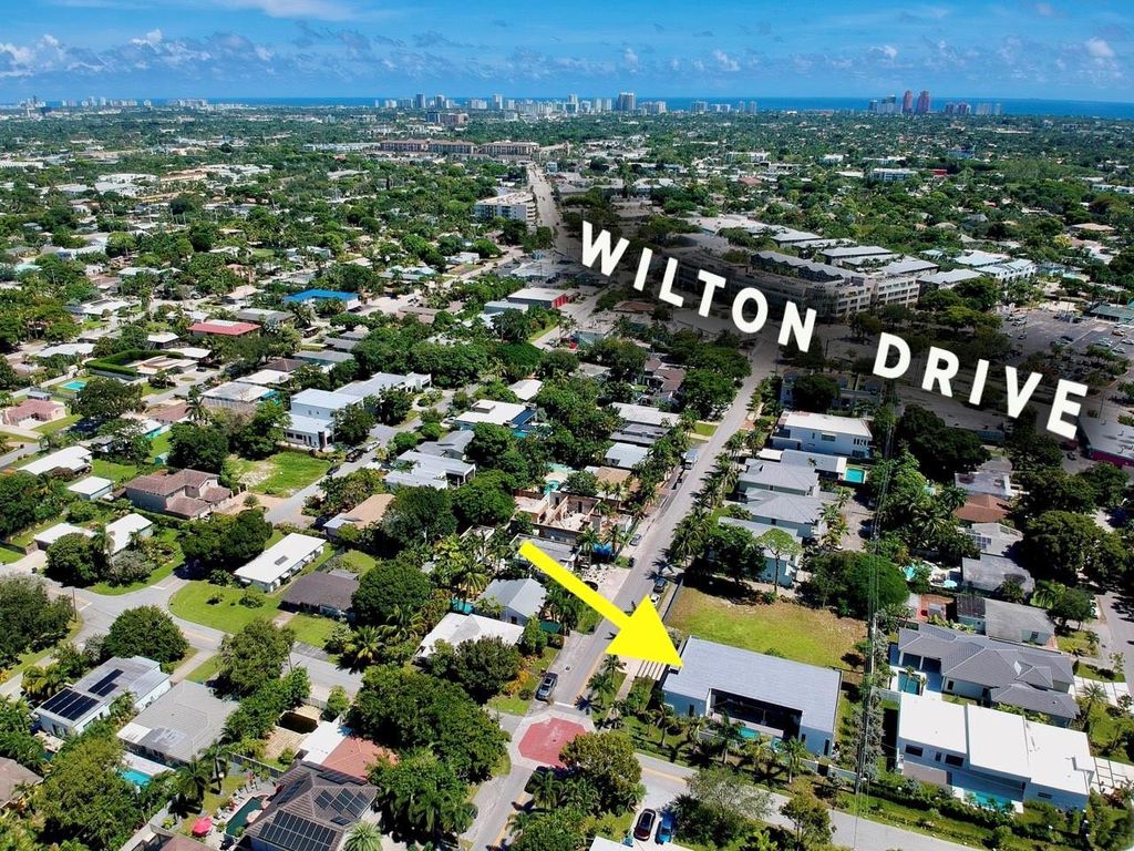 Photo of 300 NE 21st Court, Wilton Manors, FL 33305 (MLS # B26035910)