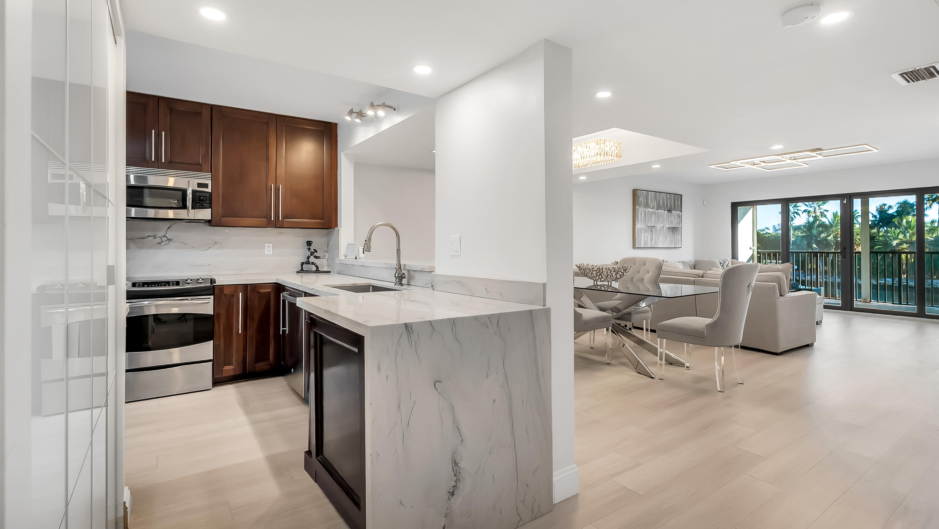 240 Captains Walk 5150