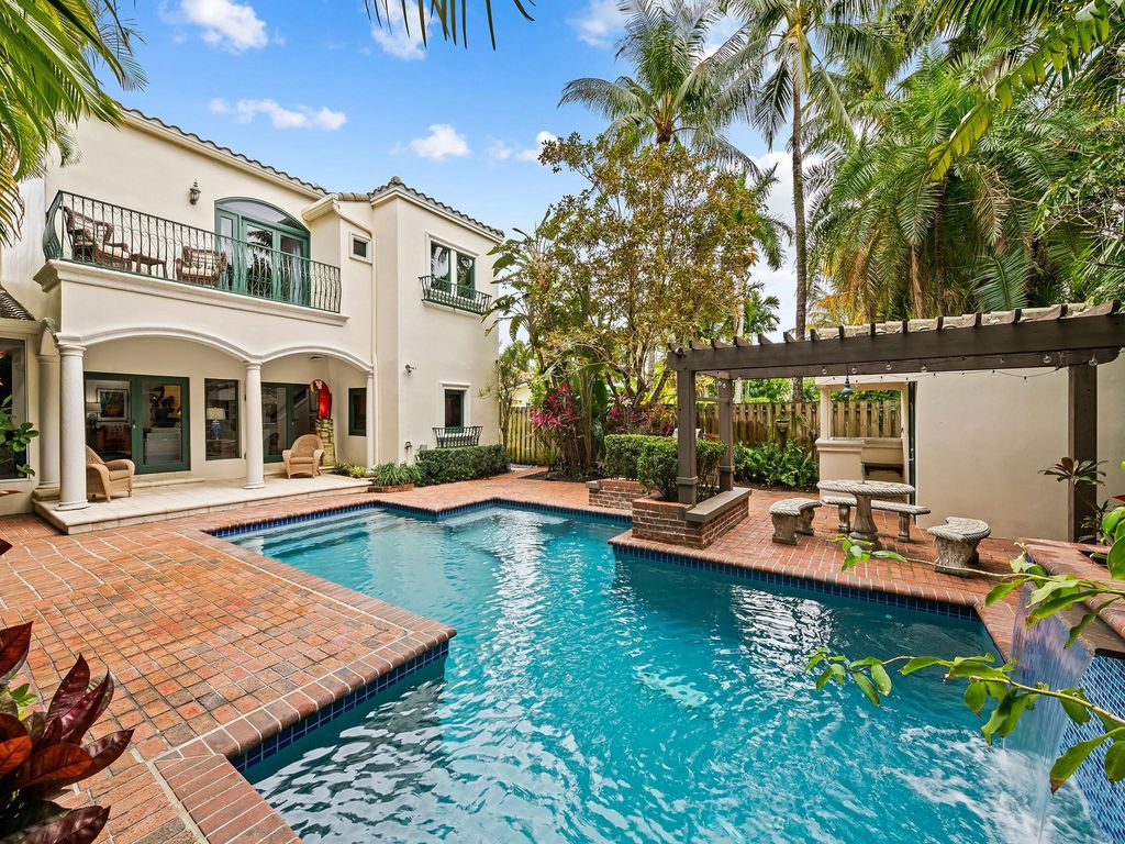 Photo of 347 Poinciana Drive, Fort Lauderdale, FL 33301 (MLS # F10550952)