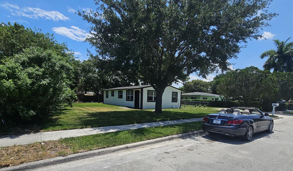 Photo of 1605 W 10th ST, Riviera Beach, FL 33404 (MLS # B26031127)