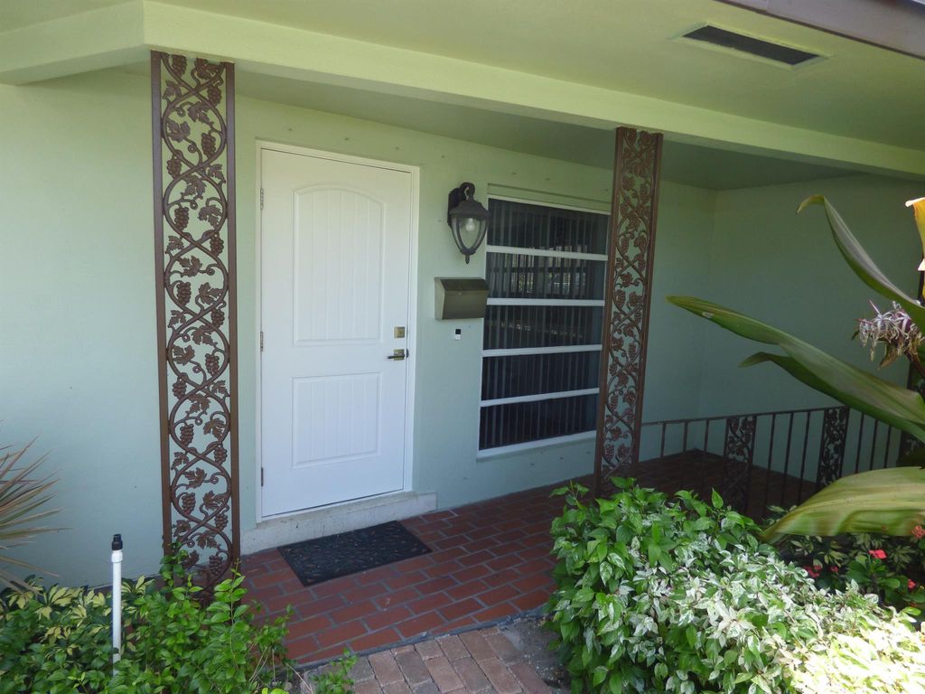 Photo of 700 SW 7th Street, Boca Raton, FL 33486 (MLS # R11021856)