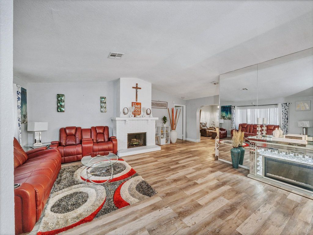Photo of 2501 NW 98th Way, Coral Springs, FL 33065 (MLS # F10549310)