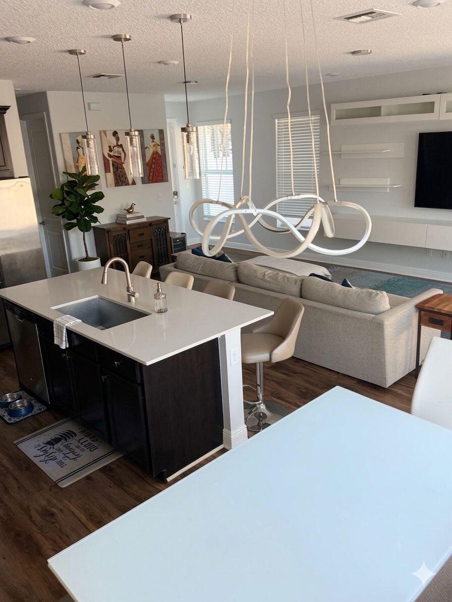 CRYSTAL LAKE 1ST SEC - Residential