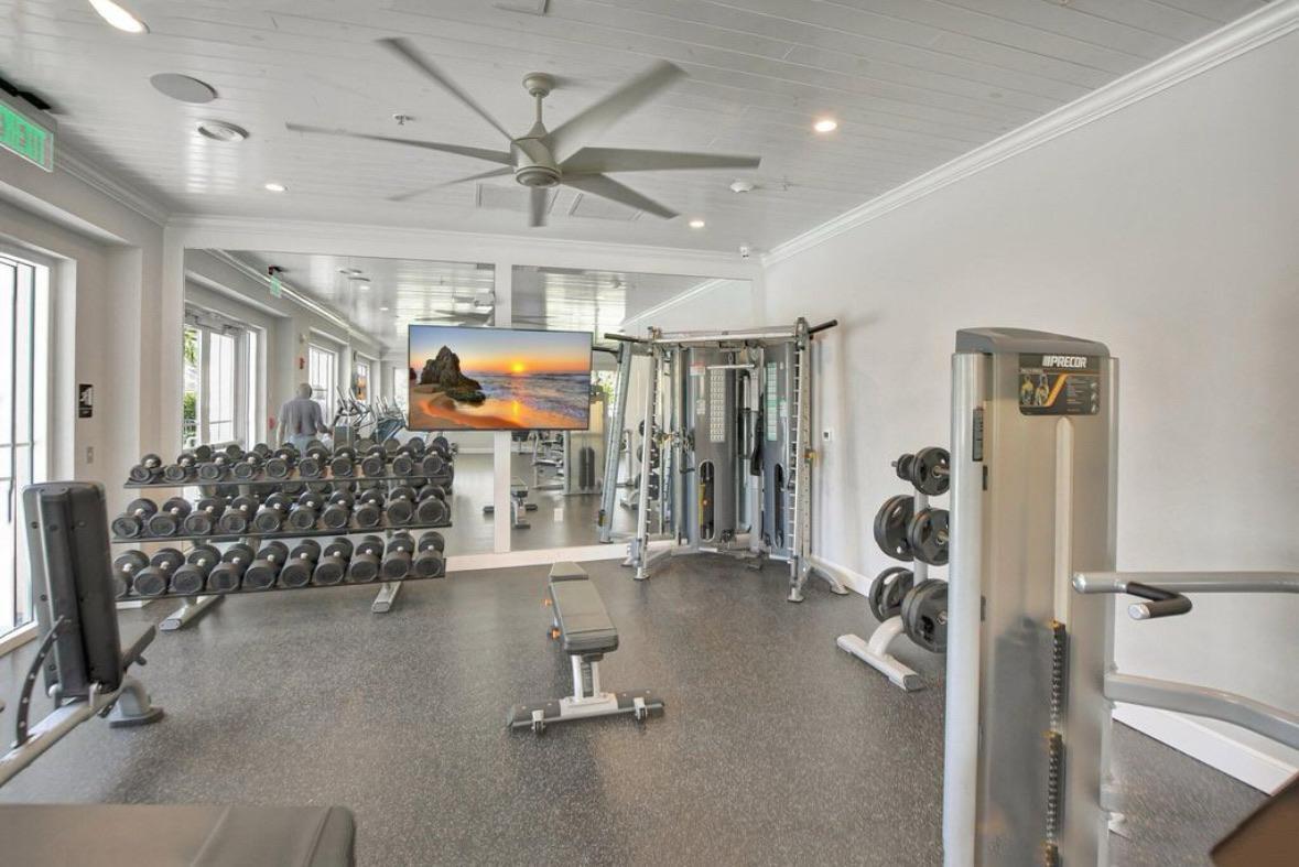 CRYSTAL LAKE 1ST SEC - Residential