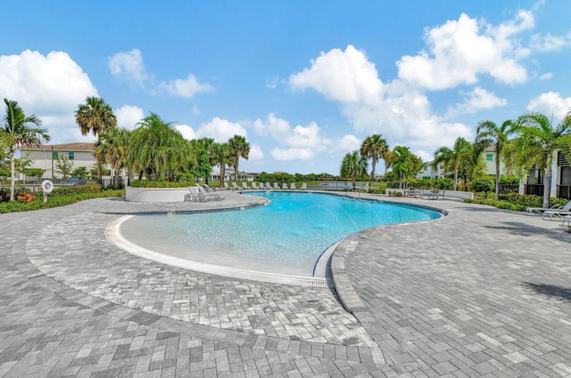 CRYSTAL LAKE 1ST SEC - Residential