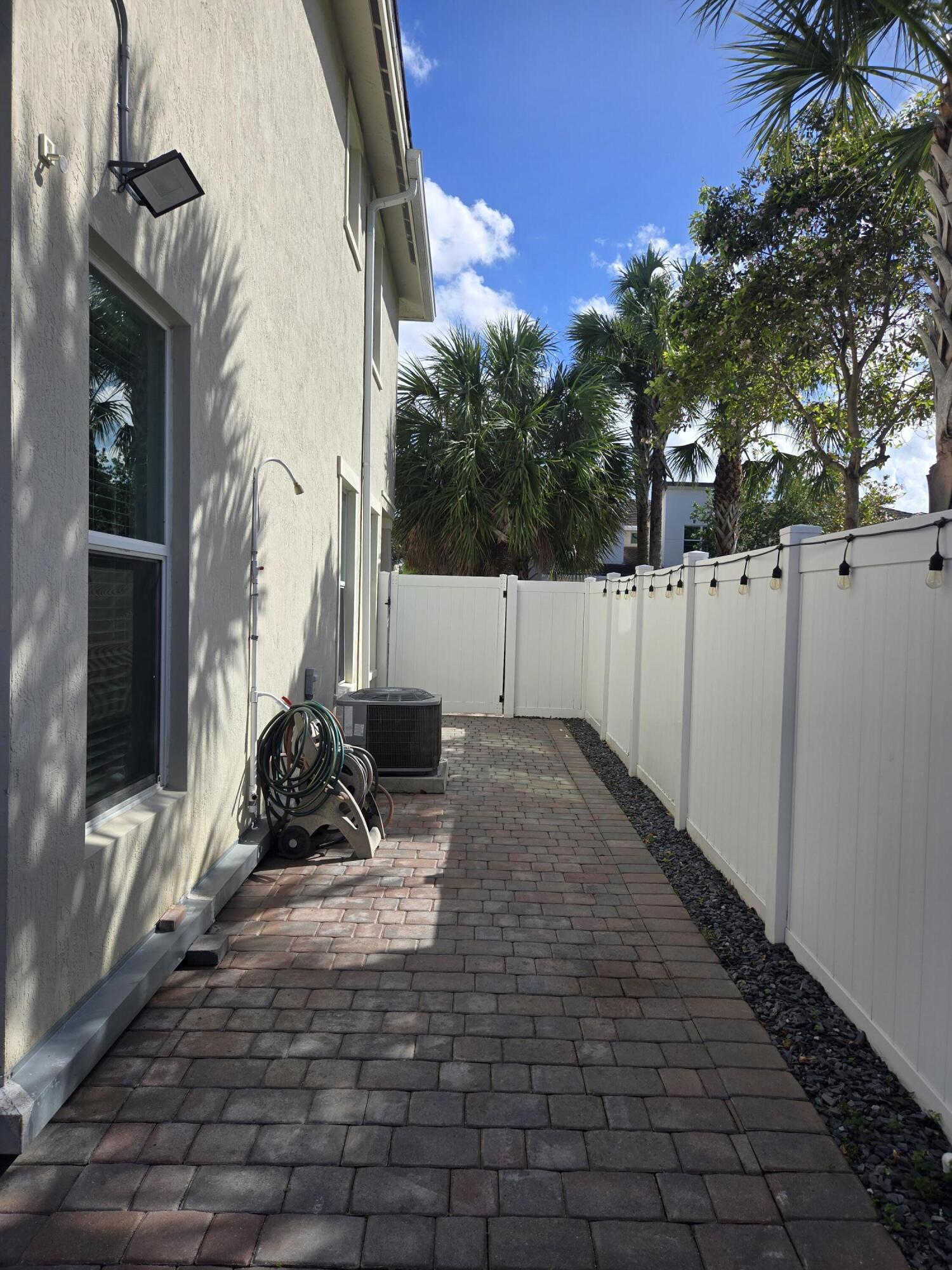 CRYSTAL LAKE 1ST SEC - Residential