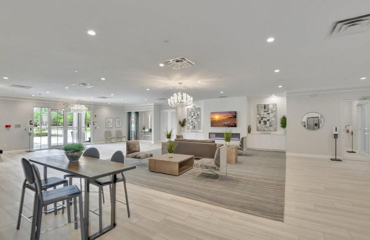 CRYSTAL LAKE 1ST SEC - Residential