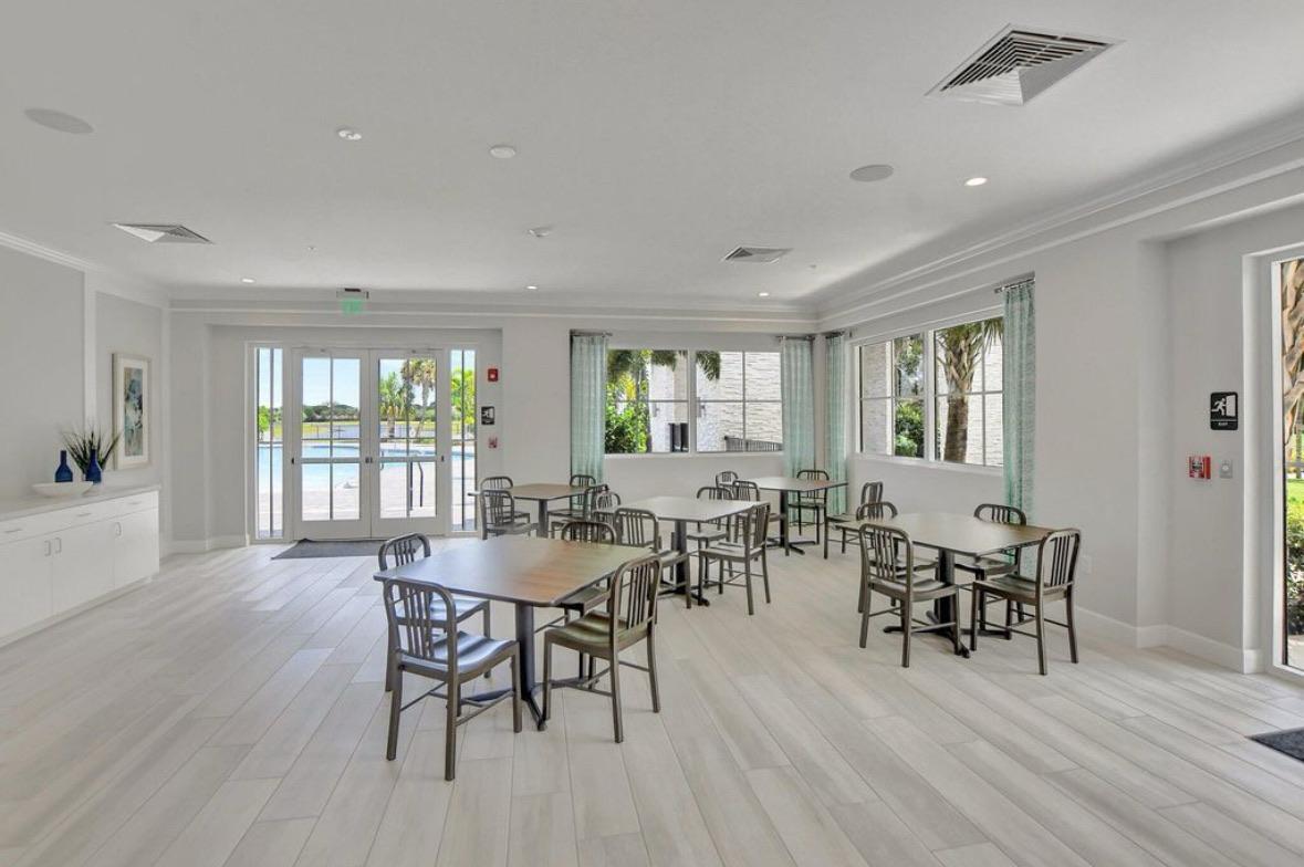 CRYSTAL LAKE 1ST SEC - Residential