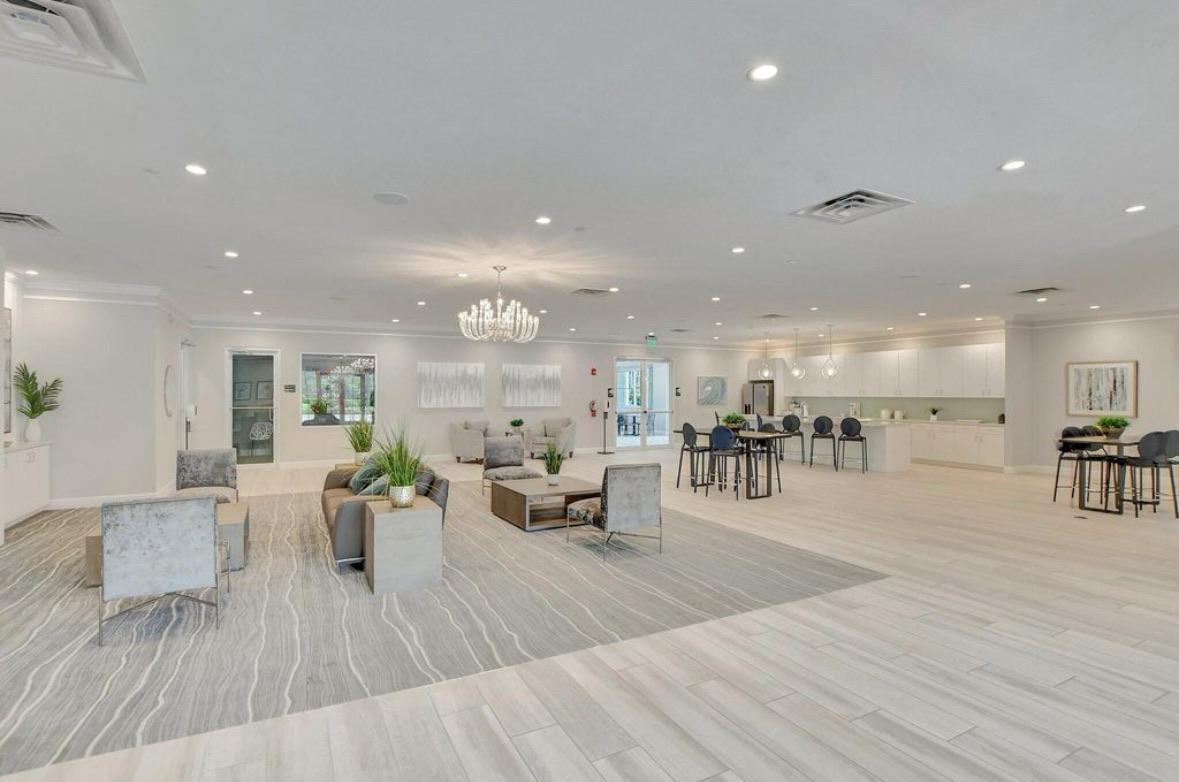 CRYSTAL LAKE 1ST SEC - Residential