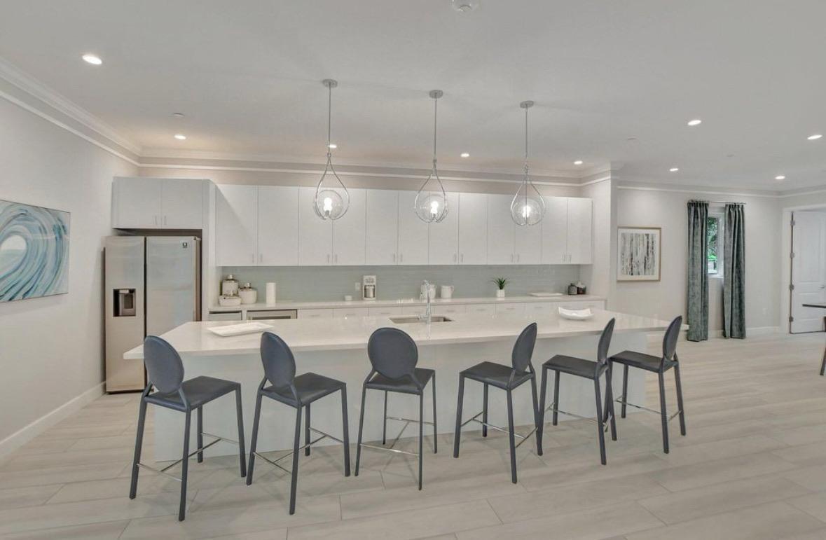 CRYSTAL LAKE 1ST SEC - Residential