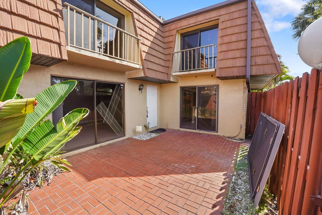 Photo of 1302 Nebraska Avenue #6b, Fort Pierce, FL 34950 (MLS # B26007955)