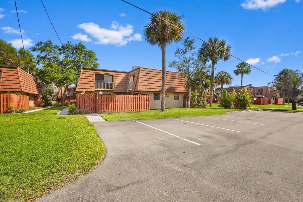 Photo of 1302 Nebraska Avenue #6b, Fort Pierce, FL 34950 (MLS # B26007955)