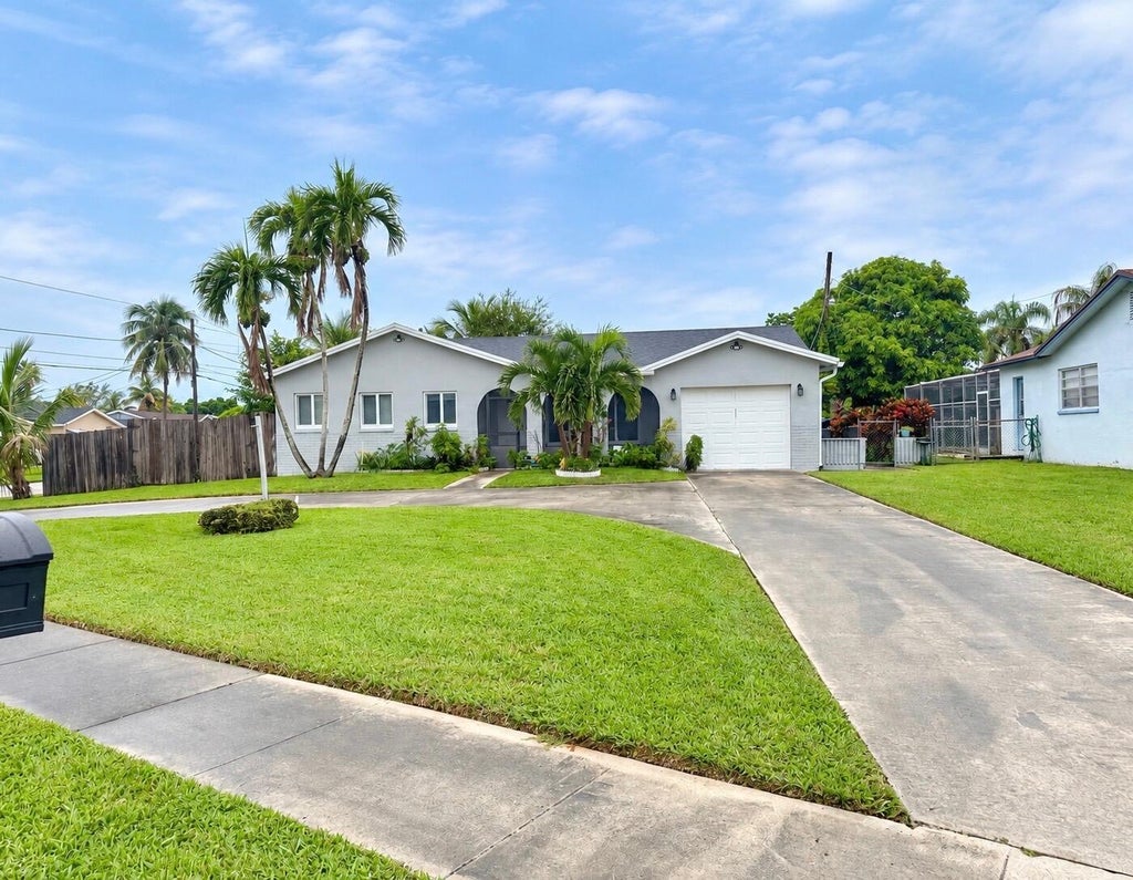 Photo of 22199 SW 59TH Avenue, Boca Raton, FL 33428 (MLS # B26083172)