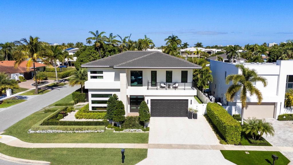 Photo of 401 NE 2nd Street, Boca Raton, FL 33432 (MLS # R11155905)