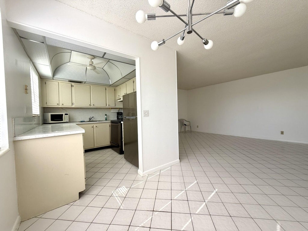 Photo of 9 Hastings A #9, West Palm Beach, FL 33417 (MLS # B26048110)