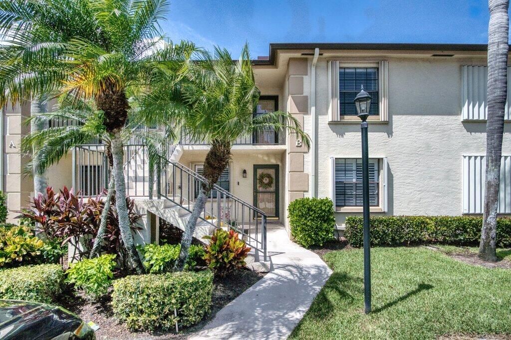 Photo of 1402 Pinecrest Circle #B, Jupiter, FL 33458 (MLS # R11127429)