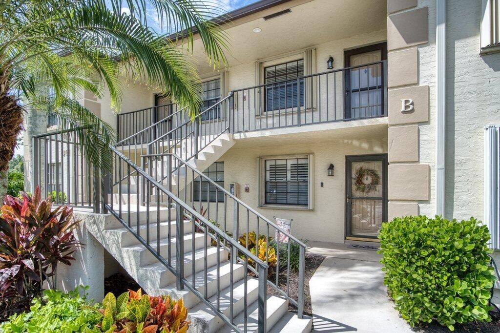 Photo of 1402 Pinecrest Circle #B, Jupiter, FL 33458 (MLS # R11127429)