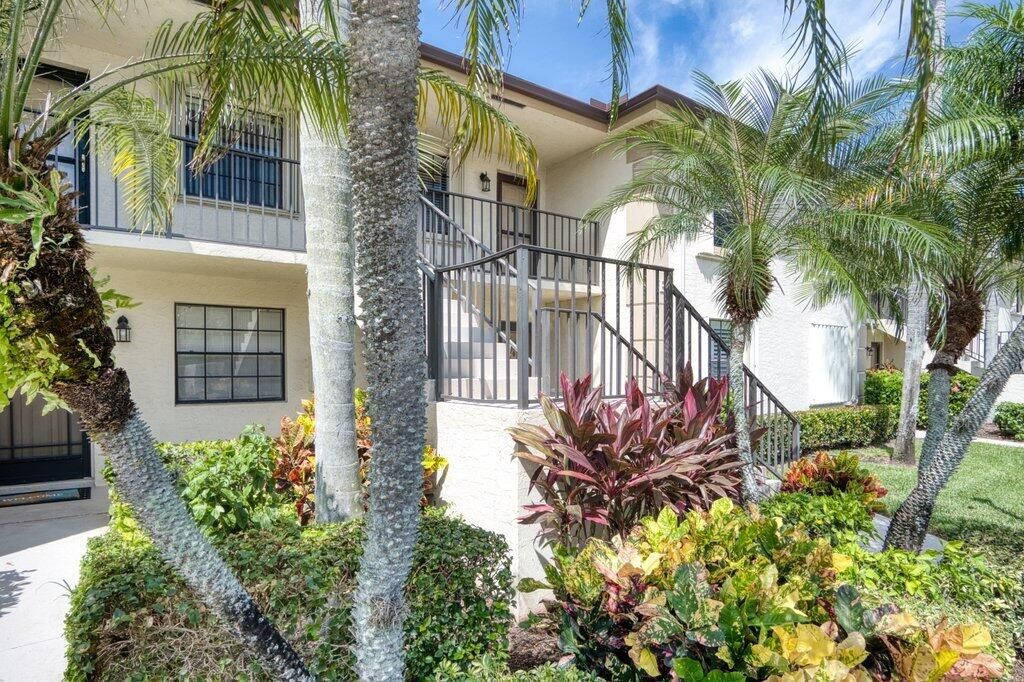 Photo of 1402 Pinecrest Circle #B, Jupiter, FL 33458 (MLS # R11127429)