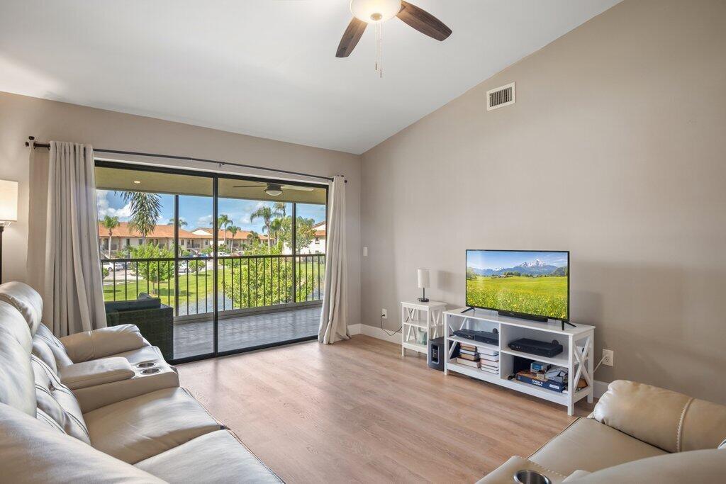 1402 Pinecrest Circle B