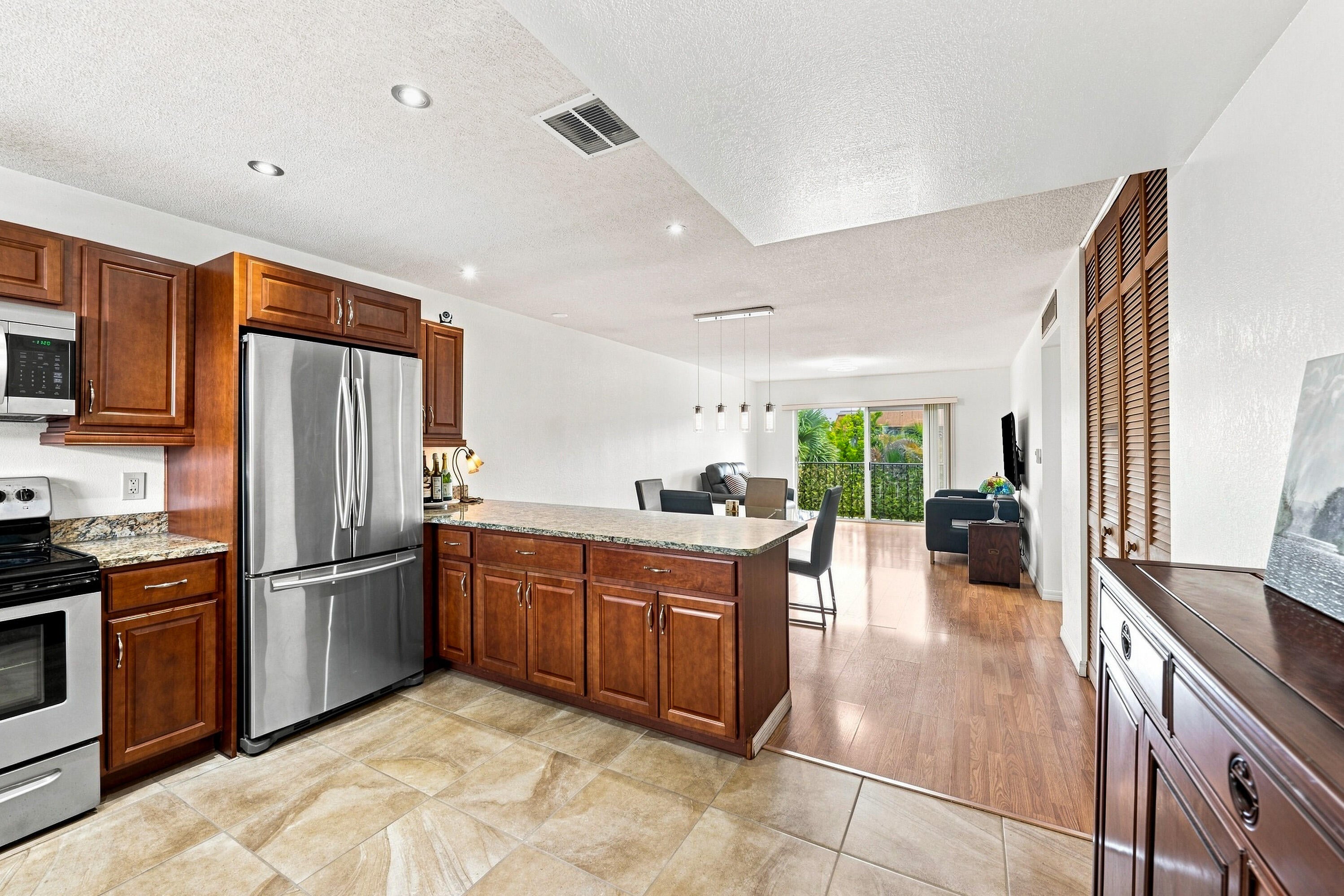 805 W Oakland Park Boulevard
