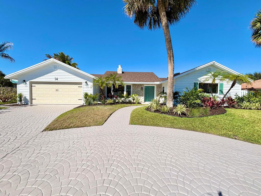 Photo of 14 SE Paddock Circle, Jupiter, FL 33469 (MLS # B26022407)