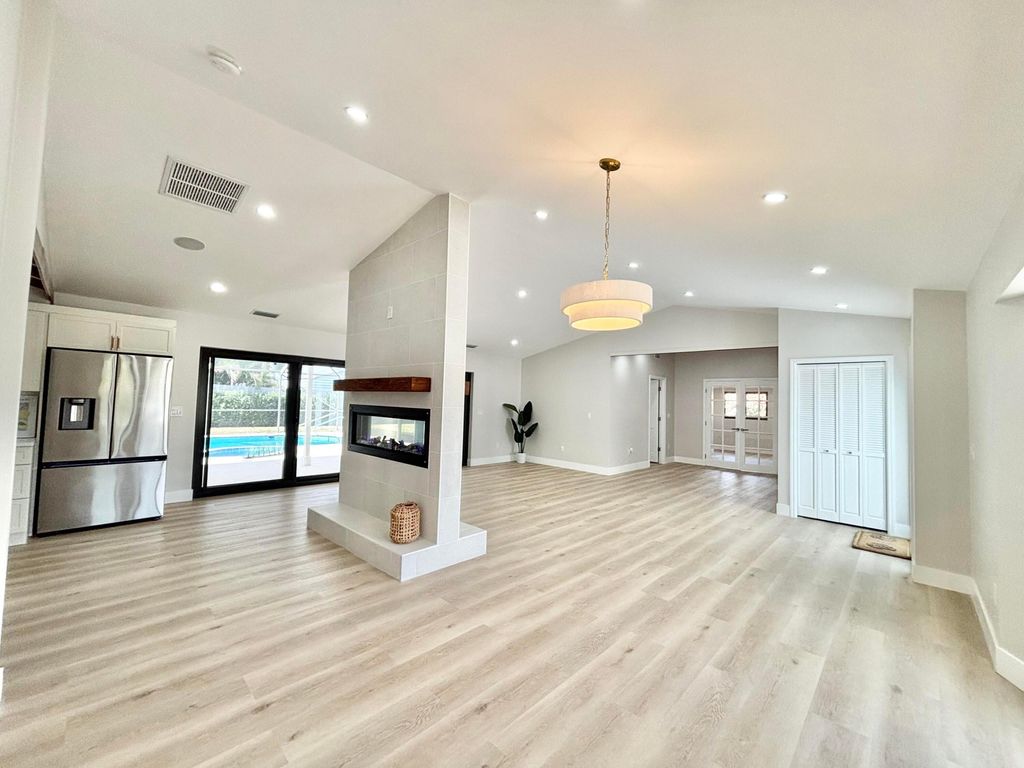 Photo of 14 SE Paddock Circle, Jupiter, FL 33469 (MLS # B26022407)