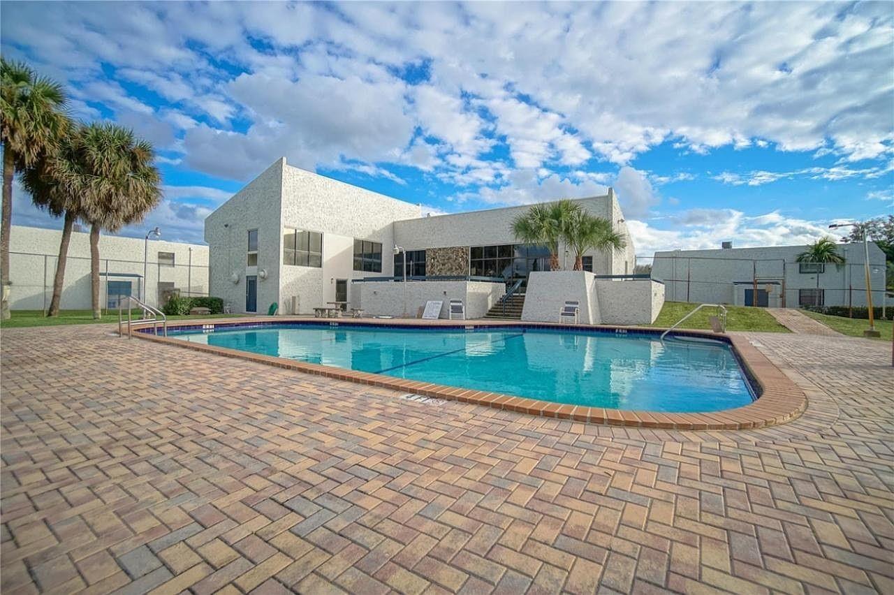 Sheridan Oaks Town Houses - Residential Lease