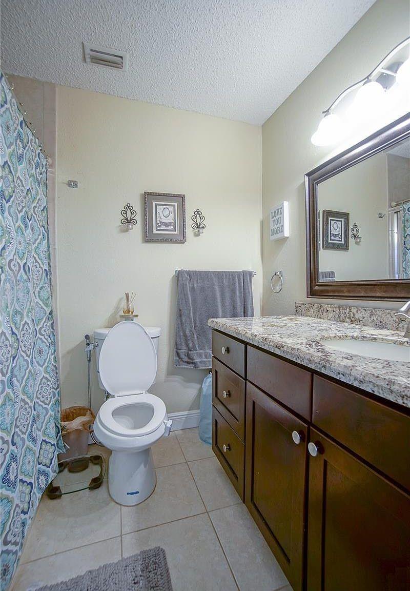 Sheridan Oaks Town Houses - Residential Lease