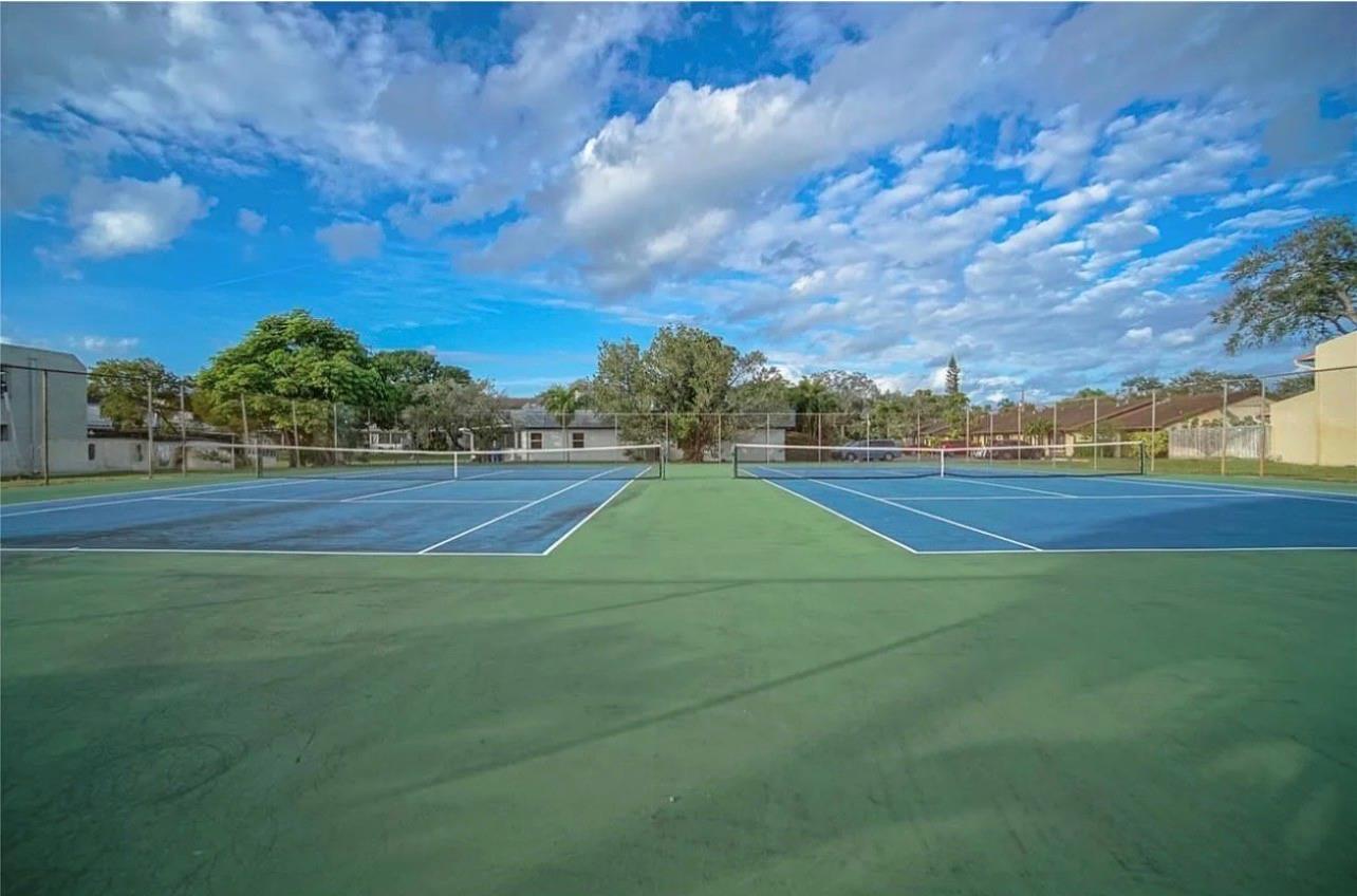 Sheridan Oaks Town Houses - Residential Lease