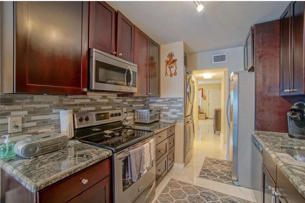 Sheridan Oaks Town Houses - Residential Lease