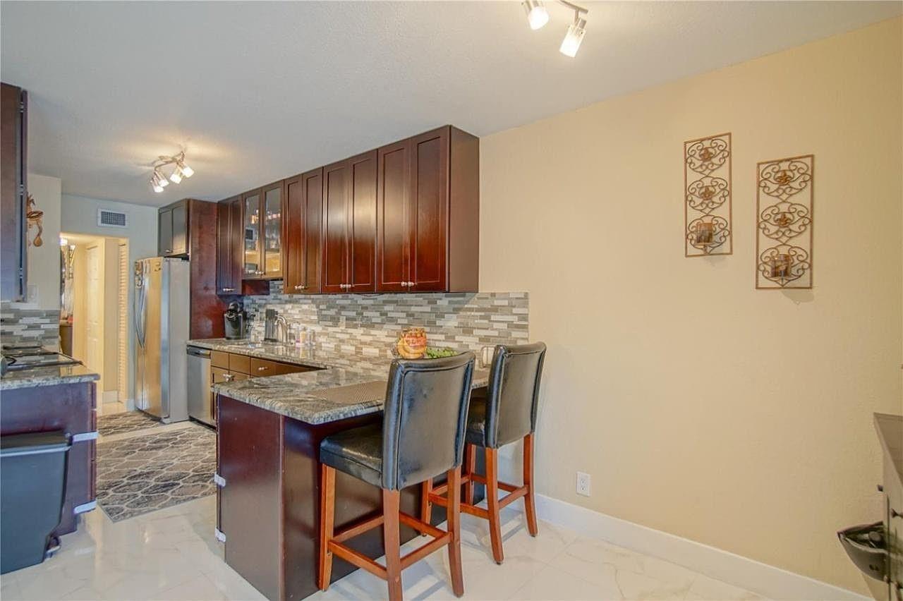 Sheridan Oaks Town Houses - Residential Lease