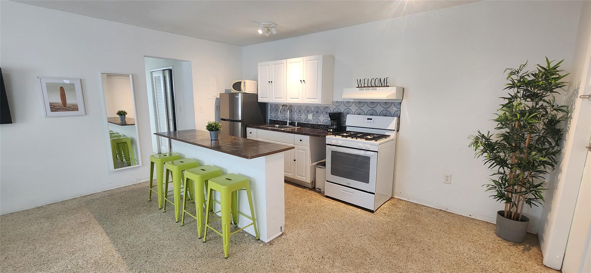 Altos Del Mar 03 - Residential Lease