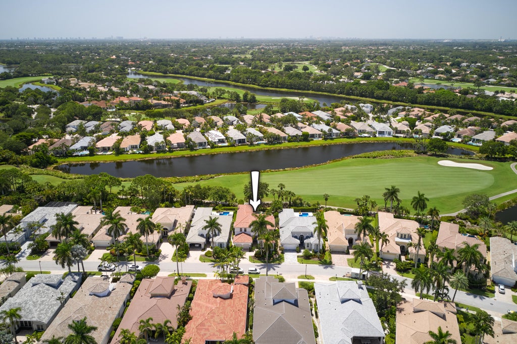 Photo of 122 Via Paradisio, Palm Beach Gardens, FL 33418 (MLS # B26053592)