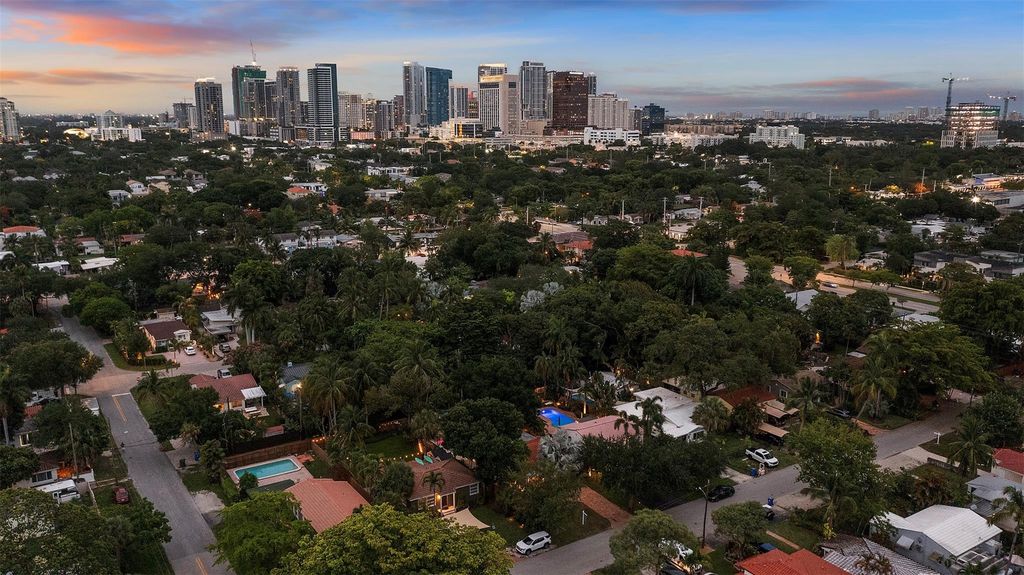 Photo of 513 SW 13th St, Fort Lauderdale, FL 33315 (MLS # F10491123)