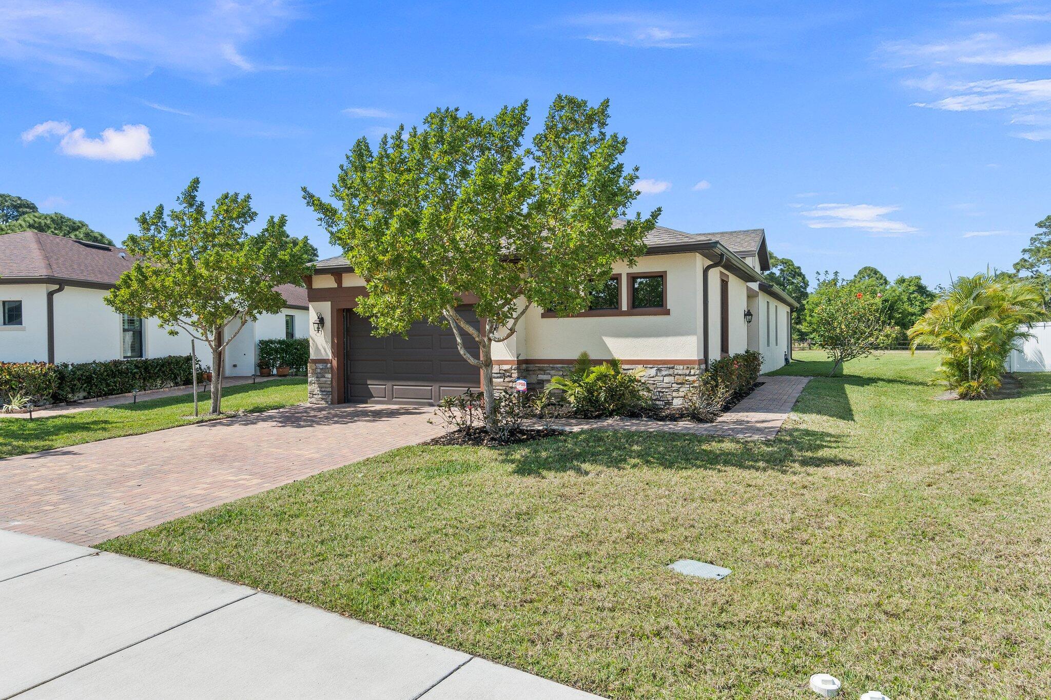 TESORO PRESERVE PLAT NO 5 - Residential Lease