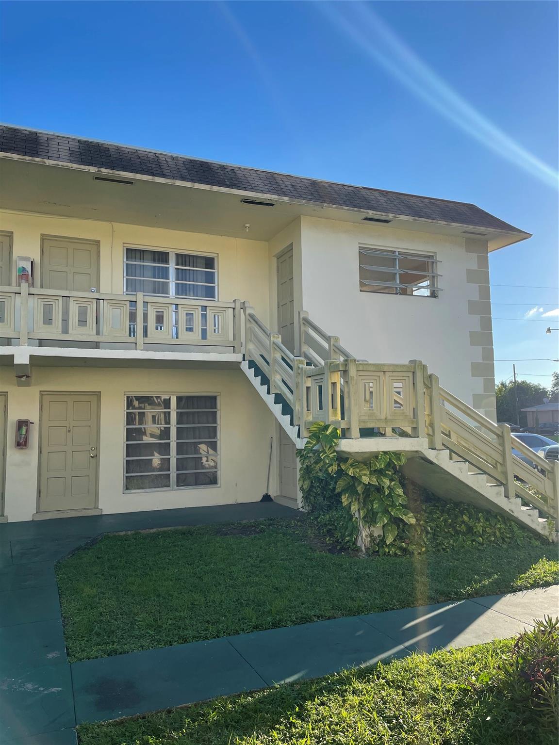 Nice 2 bedroom 1 bath unit in small quiet 2 building complex. No association fast approval process. ***Working Sec #8 renters welcome) Easy showing First and security move in with 620 credit score or above. First, last and security if below 620 score. No Previous Eviction credit and background check needed.
