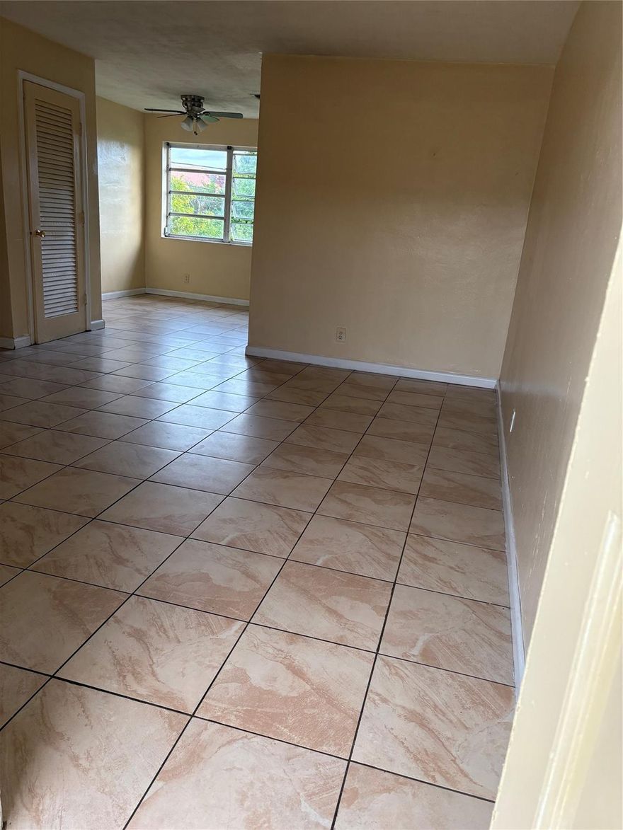Nice 2 bedroom 1 bath unit in small quiet 2 building complex. No association fast approval process. ***Working Sec #8 renters welcome)  Easy showing First and security move in.  No Previous Eviction