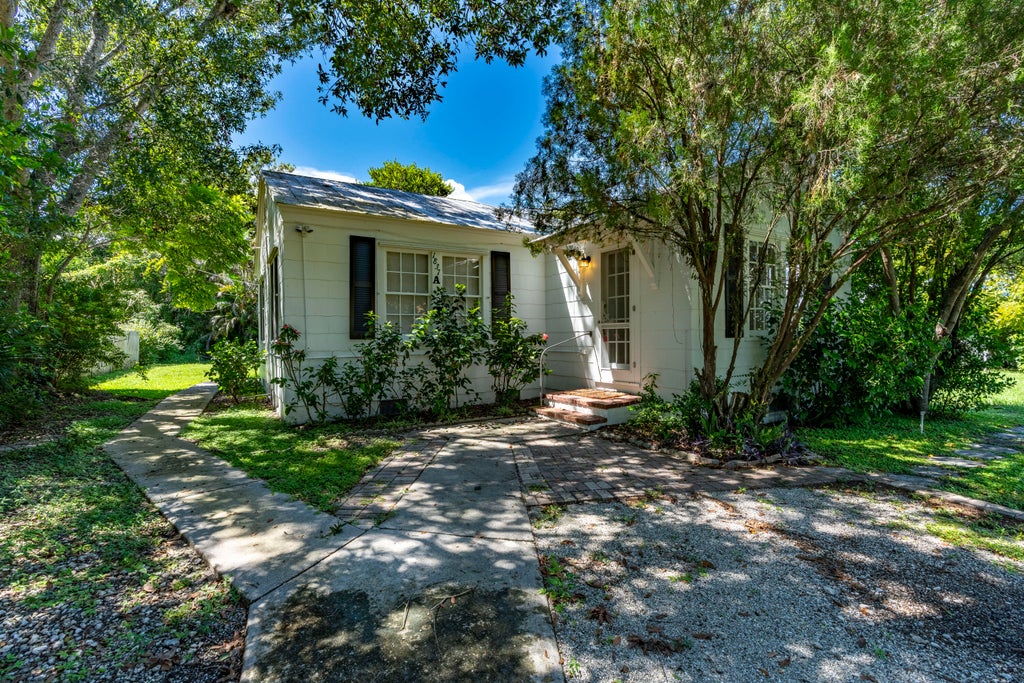 Photo of 1837 22nd Avenue #UNIT A, Vero Beach, FL 32960 (MLS # B26075009)