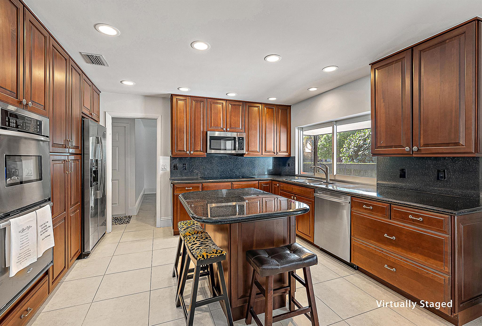 121 River Drive