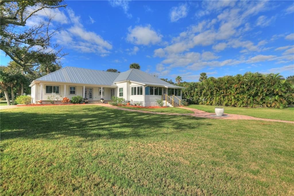 Photo of 13805 N Indian River Drive, Sebastian, FL 32958 (MLS # R11040476)
