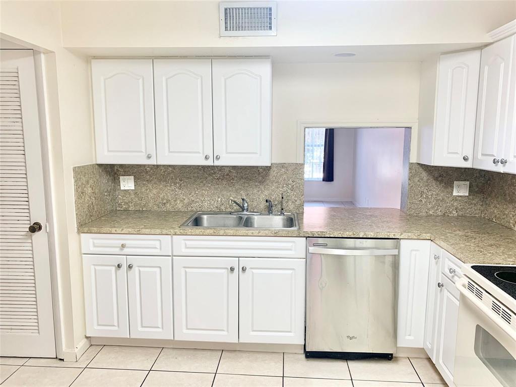 TENNIS CLUB BROOKS CONDO - Residential