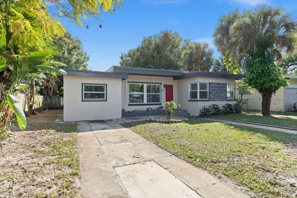 Photo of 1016 Chipola Road, Fort Pierce, FL 34950 (MLS # R10713522)