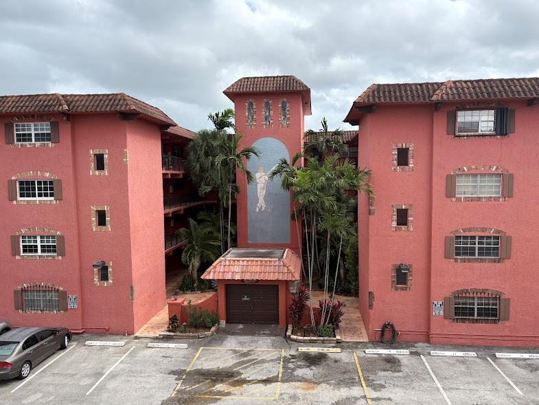 LAUDERDALE TENNIS CLUB - Residential