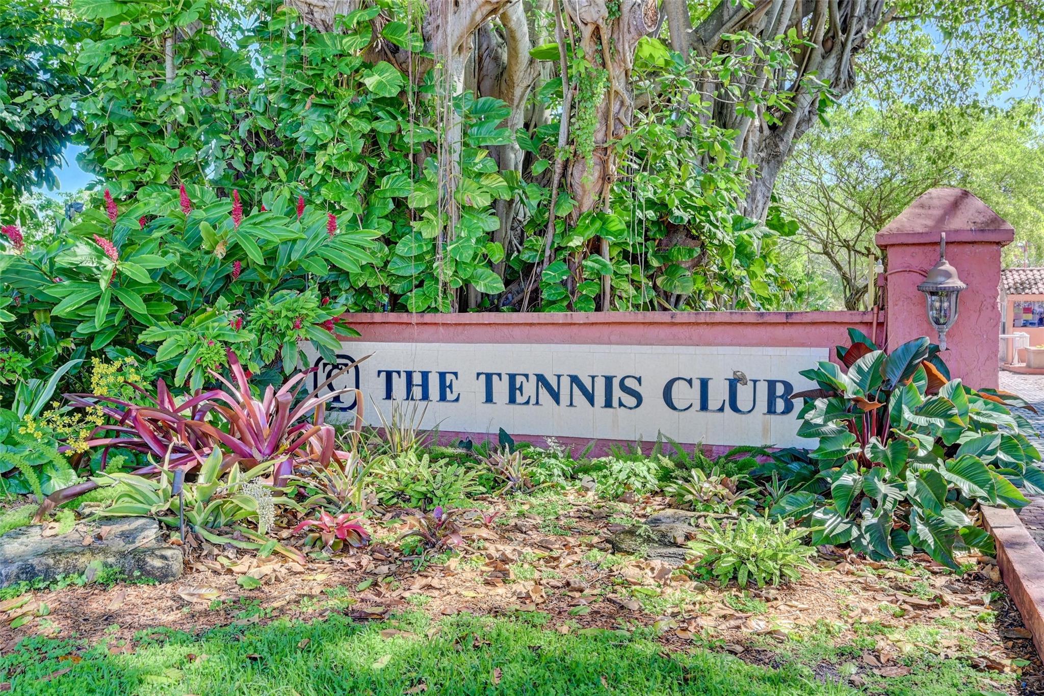 LAUDERDALE TENNIS CLUB - Residential